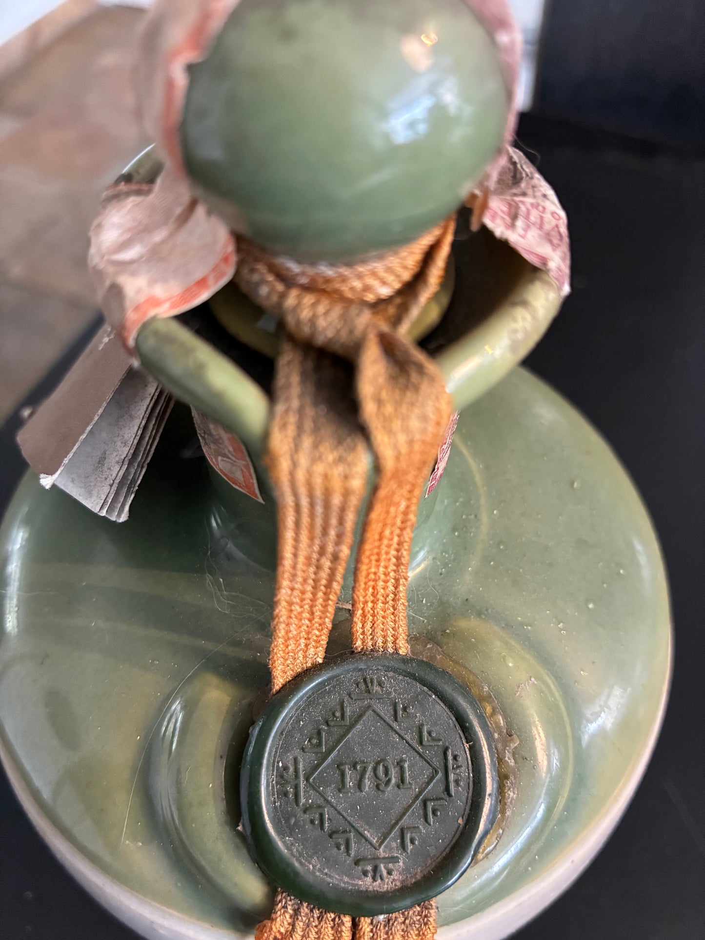 Tullamore Dew 12y old ceramic - full bottle