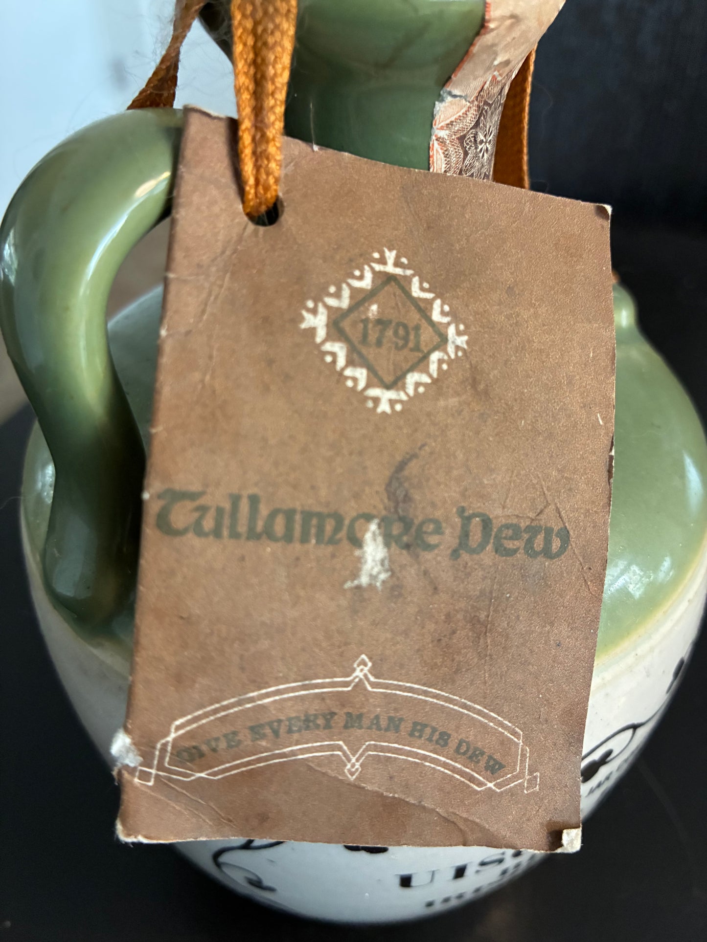 Tullamore Dew 12y old ceramic - full bottle