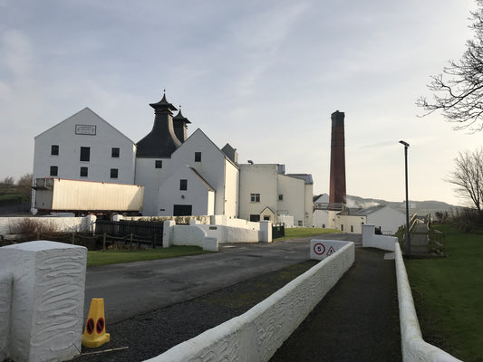Lagavulin 12y cs bottled 2017 OB - 6cl